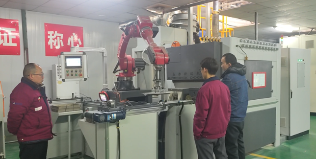 德州喷砂机在模具清理中的专业应用